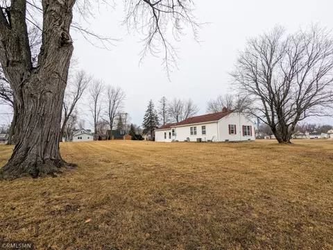 611 Park Ave E, Olivia, MN 56277 photo 25