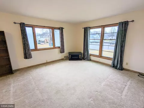 611 Park Ave E, Olivia, MN 56277 photo 3