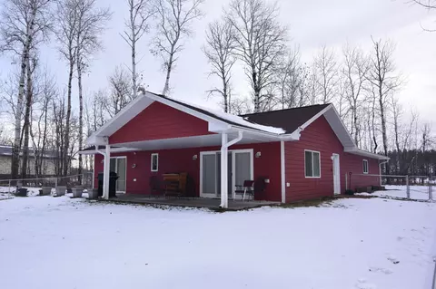 1305 Woodland Dr NW, Baudette, MN 56623