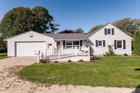 10242 30 Hwy SW, Hayfield, MN 55940