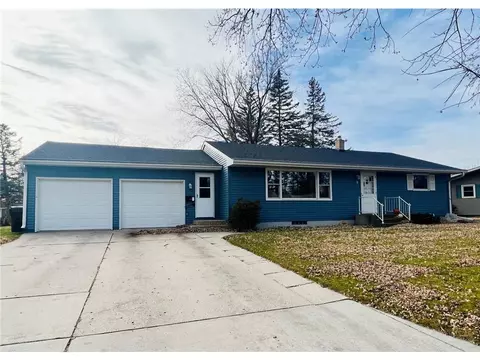 3 Highland Dr, Morris, MN 56267