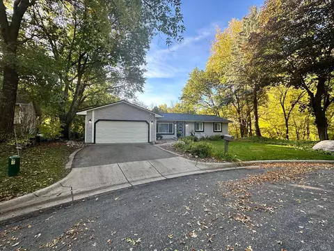 501 Parkside Cir, Burnsville, MN 55337