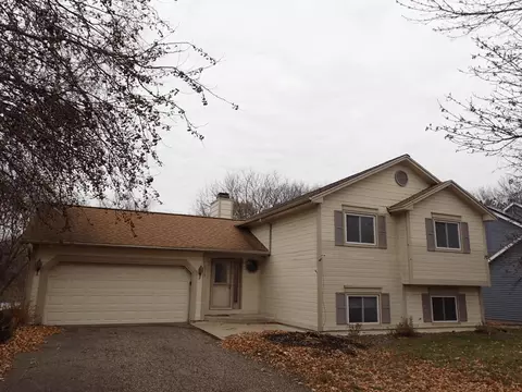 8978 Pinehurst Rd, Woodbury, MN 55125