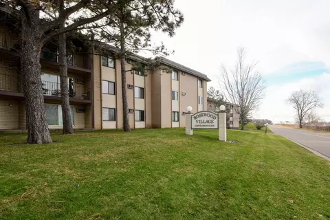 1620 Highway 36 W #302, Roseville, MN 55113