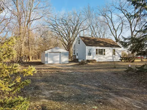 6872 Lakeview Dr, Lino Lakes, MN 55014