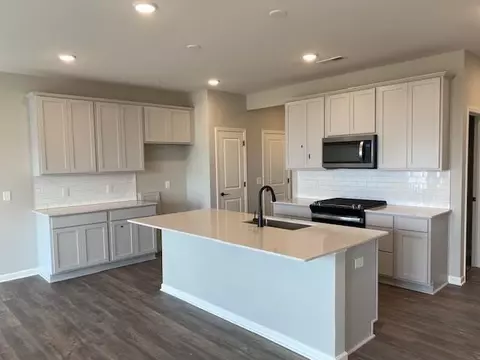 4824 Airlake Dr, Woodbury, MN 55129
