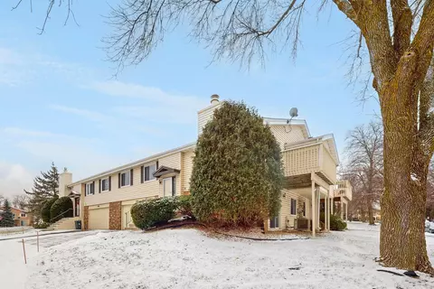 5244 Beachside Dr, Minnetonka, MN 55343