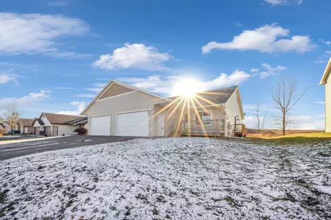428 E Cheyenne St, Roberts, WI 54023