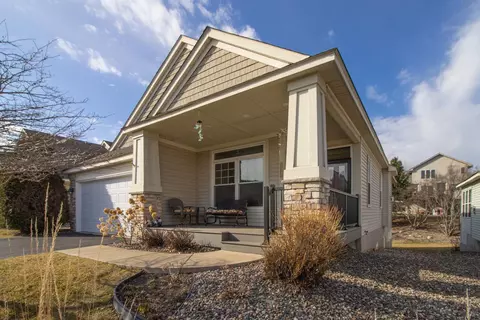 2028 Clover Ct, Chanhassen, MN 55317