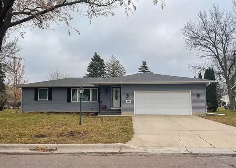 1205 SE 6th St, Waseca, MN 56093