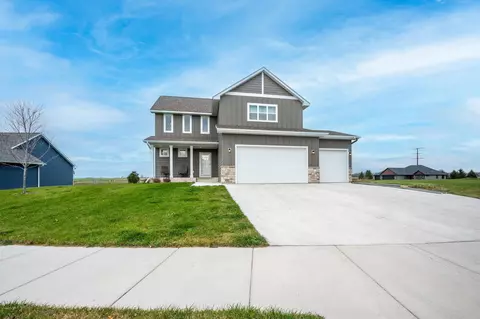 1966 Lexington Ln, North Mankato, MN 56003