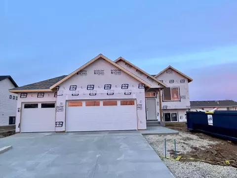 414 Skogen Dr, Kenyon, MN 55946