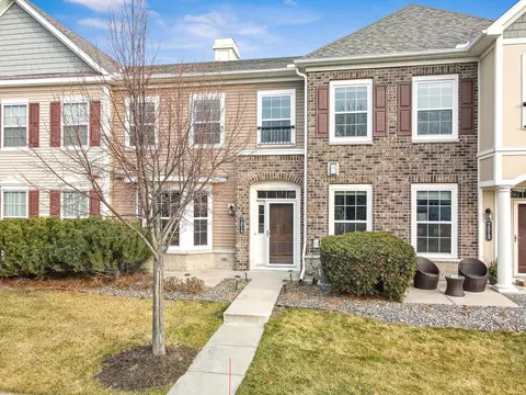 7214 Kimberly Ln N #202, Maple Grove, MN 55311