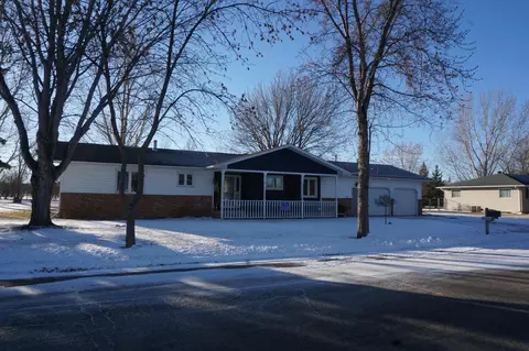 706 4th Ave NE, Barnesville, MN 56514