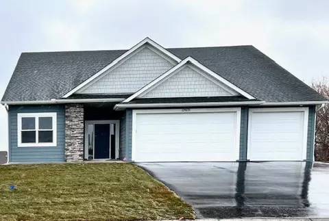 17971 Headwaters Dr, Lakeville, MN 55044