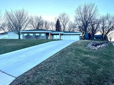 900 Fairview Lane Ln, Windom, MN 56101 photo 2