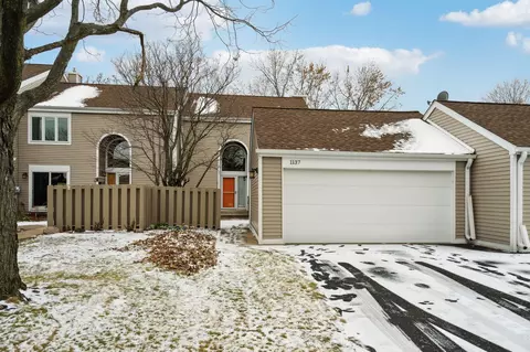 1137 Edgcumbe Rd, Saint Paul, MN 55105