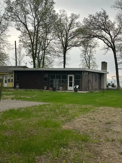 1024 S Shore Dr, Detroit Lakes, MN 56501