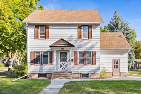705 14th St E, Glencoe, MN 55336