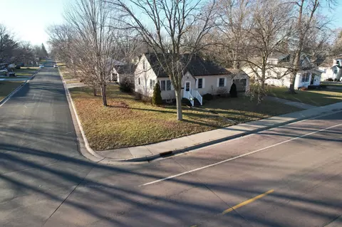 406 1st Ave SE, New Prague, MN 56071