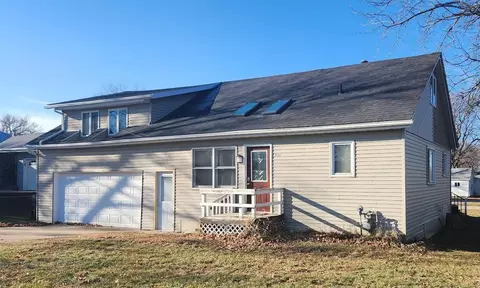 402 Belmont St, Lakefield, MN 56150