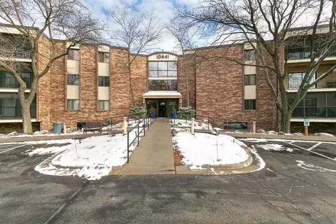 10441 Greenbrier Rd #101, Minnetonka, MN 55305