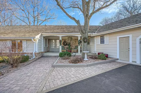 8785 Walton Oaks Dr, Bloomington, MN 55438