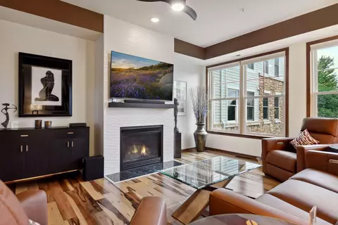 3110 N Chestnut St #211, Chaska, MN 55318