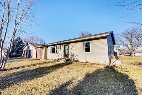 600 Nina St SW, Isanti, MN 55040