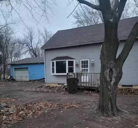 1107 Elm St, Windom, MN 56101