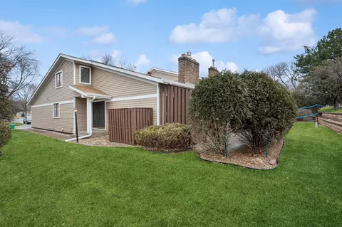 9346 Nesbitt Rd, Bloomington, MN 55437