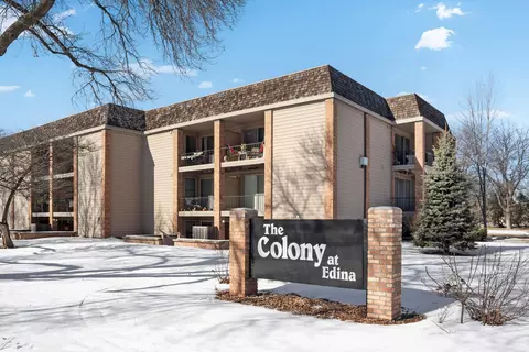 6415 Colony Way #2B, Edina, MN 55435