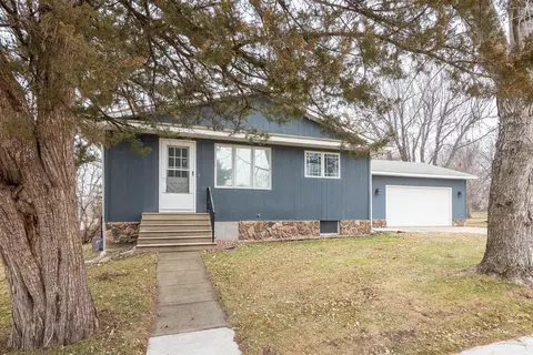 612 W 4th St, Janesville, MN 56048