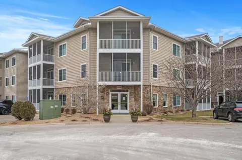 110696 Village Rd #206, Chaska, MN 55318