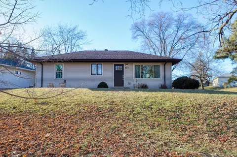 2571 Beacon St, Roseville, MN 55113
