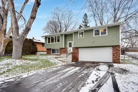 214 Ferndale St N, Maplewood, MN 55119