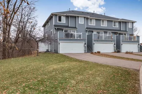 2453 E 117th St #25, Burnsville, MN 55337