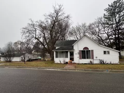 106 E Pine Ave, Frazee, MN 56544