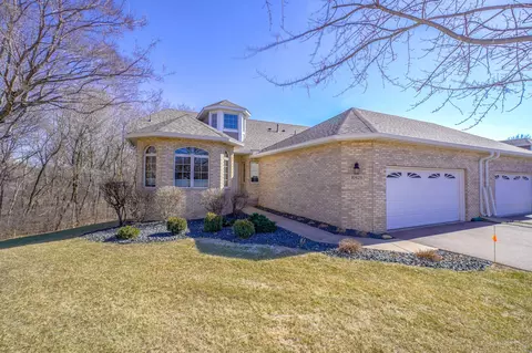 10424 Eagle Pointe Cir, Woodbury, MN 55129