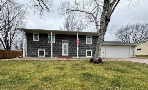 123 Knollwood Dr, Redwood Falls, MN 56283