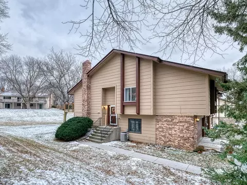 3017 Devonshire Dr, Woodbury, MN 55125