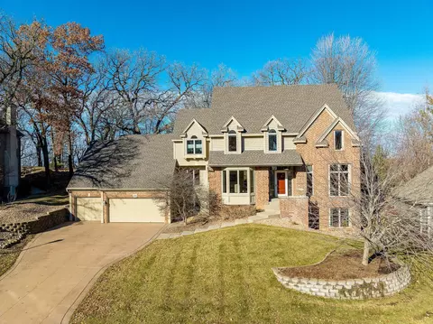 1451 Kings Wood Ln, Eagan, MN 55122