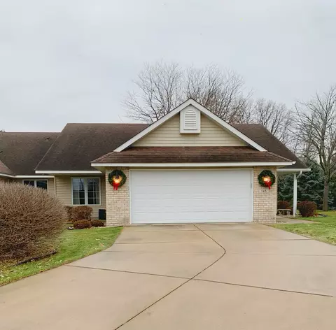 145 Hill Ridge Ct, Prescott, WI 54021