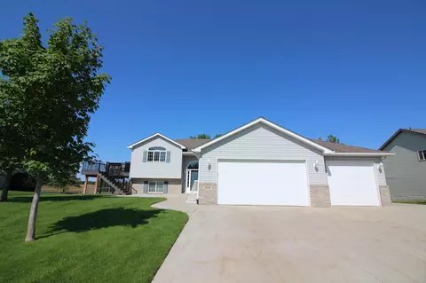 909 Isabella Ave, Clearwater, MN 55320