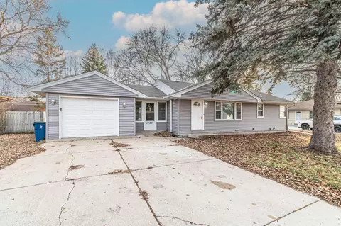1030 Hathaway Ln NE, Fridley, MN 55432