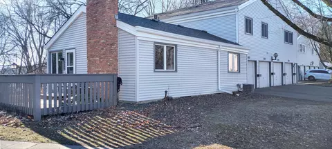 4852 Grenwich Trl N, Oakdale, MN 55128