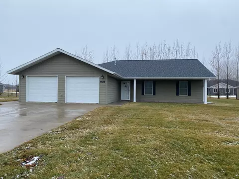905 2nd Ave SW, Roseau, MN 56751