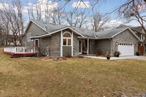 221 Lion Ln, Shoreview, MN 55126