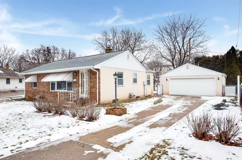 1876 Aglen St, Roseville, MN 55113