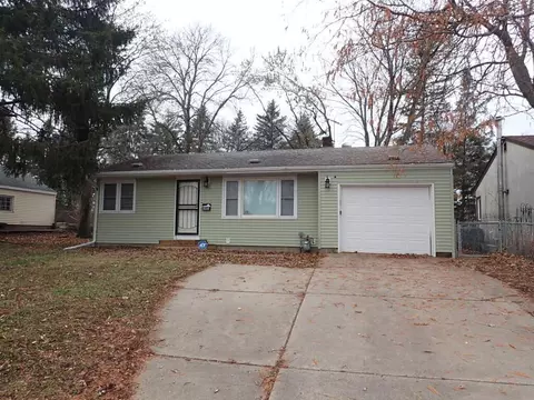 2115 1st St N, North Saint Paul, MN 55109